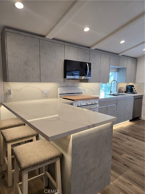 spc-28-23777 Mulholland Hwy, Calabasas, CA, 91302-2066 | Card Image