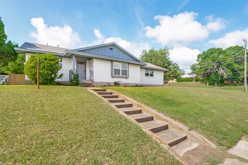 2406 Magna Vista Dr, Dallas, TX, 75216-2721 | Card Image