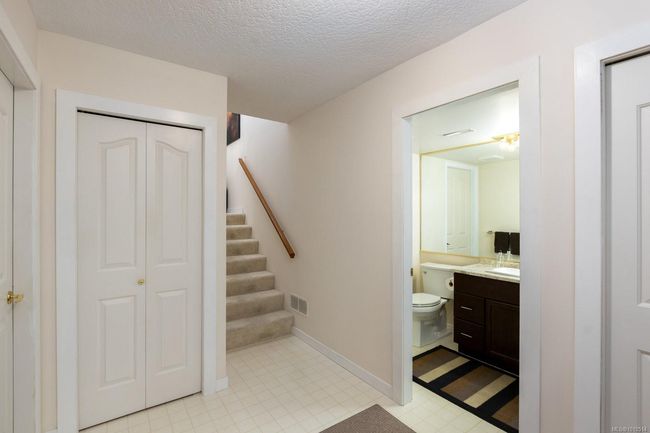 Lower level landing | Image 26