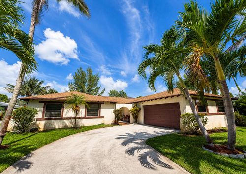 915 Ryanwood Dr, West Palm Beach, FL, 33413-1136 | Card Image