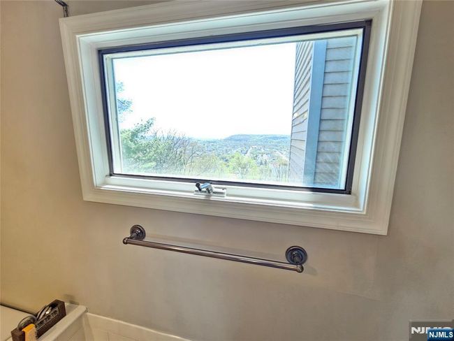 403 Heights Dr, Townhouse with 2 bedrooms, 3 bathrooms and null parking in Haledon NJ | Image 18