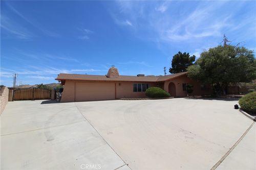 57801 San Tropeze Dr, Yucca Valley, CA, 92284-4472 | Card Image