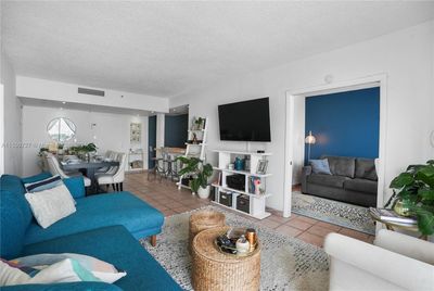 806 - 2829 Indian Creek Dr, Condo with 2 bedrooms, 2 bathrooms and null parking in Miami Beach FL | Image 3