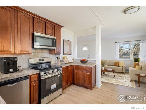 2885 Quebec St, Denver, CO, 80207-2942 | Card Image