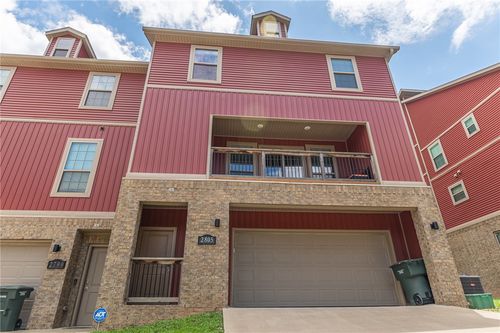 2805 W Lakewood Dr, Fayetteville, AR, 72704-5138 | Card Image