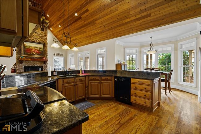 611 Buttermilk Rd Sw, House other with 4 bedrooms, 4 bathrooms and 4 parking in Cave Spring GA | Image 17