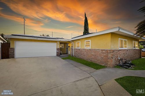 901 Monna Ave, Bakersfield, CA, 93308-1827 | Card Image