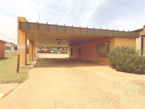 117 S Jefferson Ave, Elk City, OK, 73644-5735 | Card Image