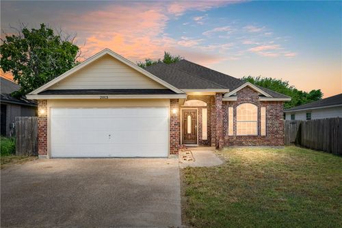 2013 Crestmont St, Corpus Christi, TX, 78418-5354 | Card Image