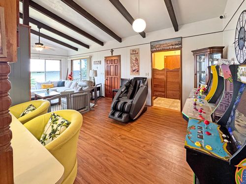 apt-a-979-A Kumukoa St, Hilo, HI, 96720-4079 | Card Image