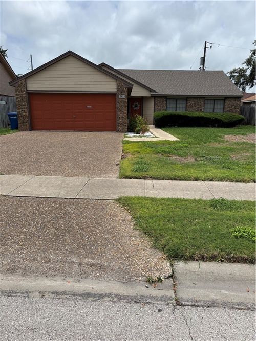 2433 Windsong Dr, Corpus Christi, TX, 78414-2710 | Card Image