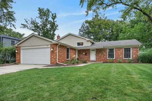 352 Berry Dr, Naperville, IL, 60540-5133 | Card Image