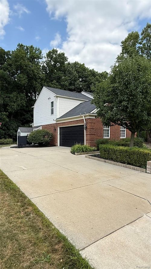 49090 Fifth Avenue Ct, Canton, MI, 48188-8207 | Card Image