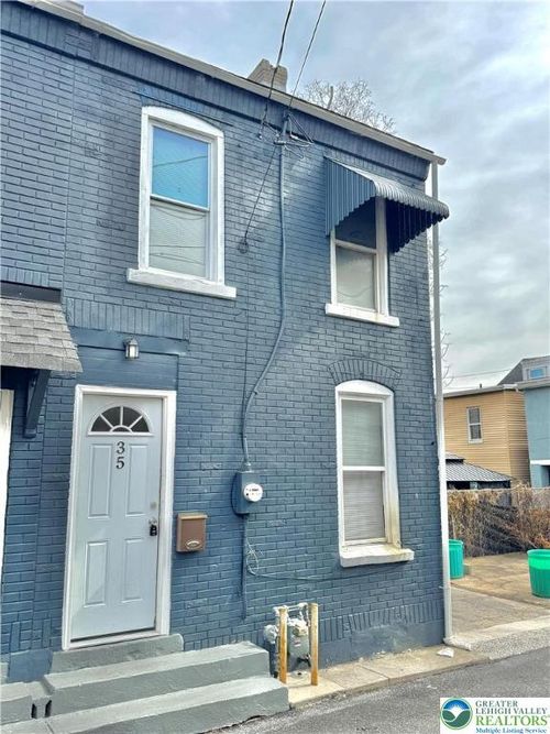 35 Spruce St, Allentown, PA, 18101-1942 | Card Image