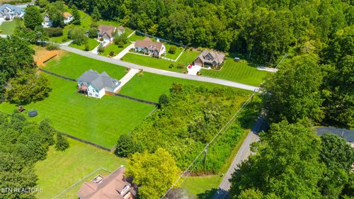 8 Farmer Hollow Rd, Clinton, TN, 37716 | Card Image