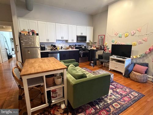 2f-1211 Spruce St, PHILADELPHIA, PA, 19107-5622 | Card Image