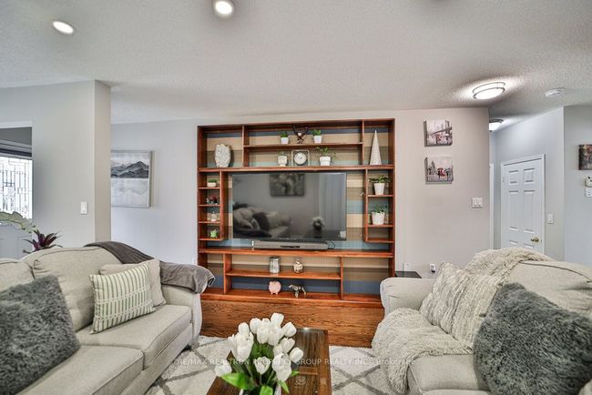 950 Taggart Cres, House other with 3 bedrooms, 3 bathrooms and 2 parking in Oshawa ON | Image 5