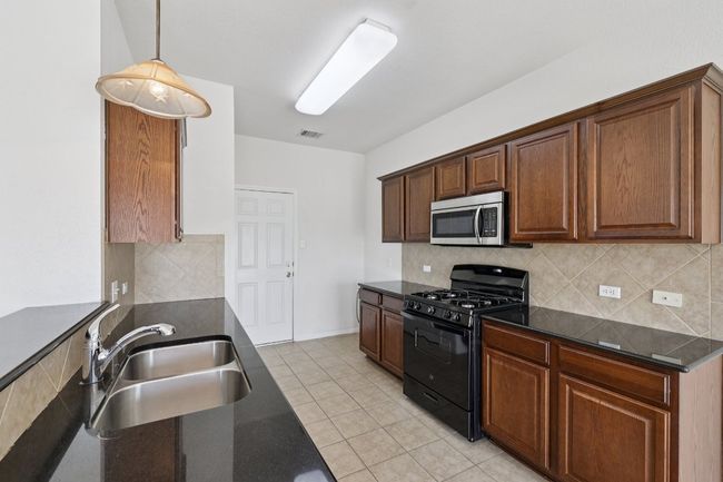 APT-98 - 1900 Little Elm Trl, Townhouse with 3 bedrooms, 3 bathrooms and 2 parking in Cedar Park TX | Image 10
