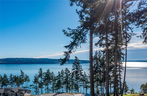 1421 Sergios View Ln, Oak Harbor, WA, 98277-8665 | Card Image