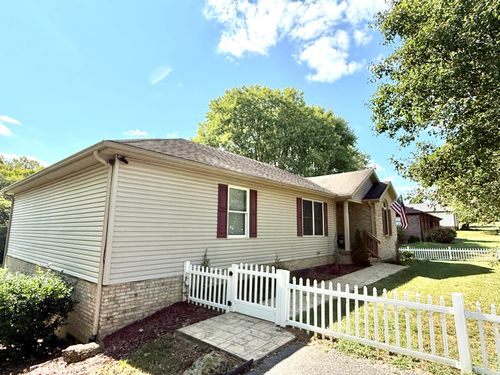 212 S Loop Dr, Stanford, KY, 40484-8325 | Card Image