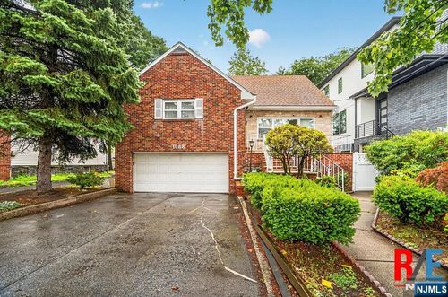 1068 Anderson Ave, Fort Lee, NJ, 07024-4224 | Card Image