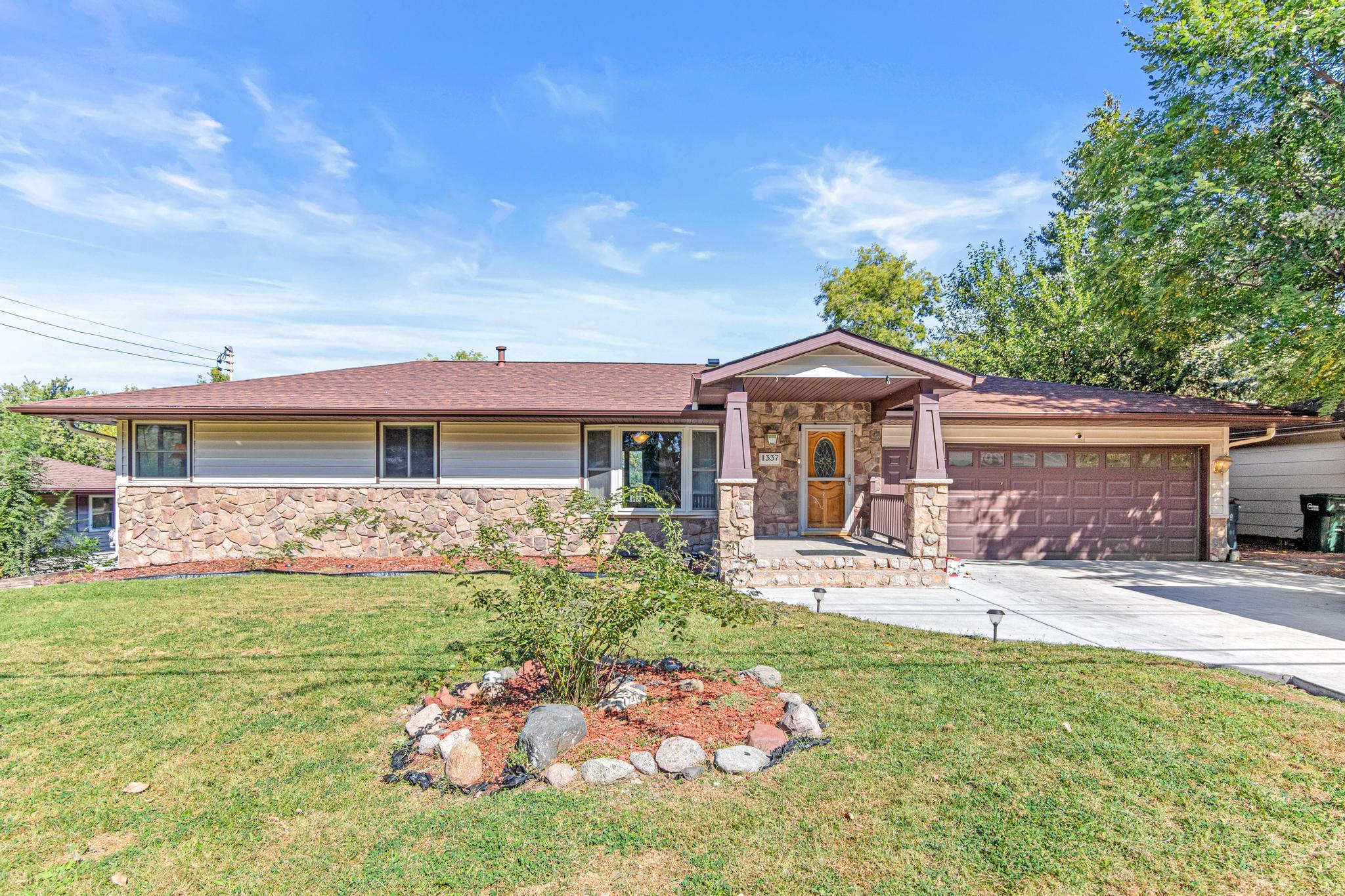 Skywood Ln, Minneapolis, MN 55421