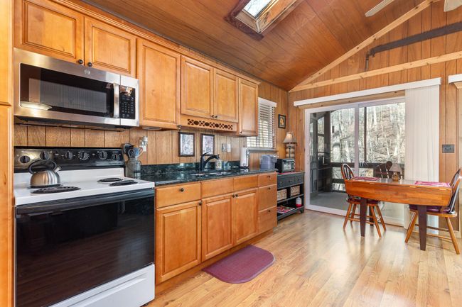 Open Kitchen, eating space and living room | Image 18