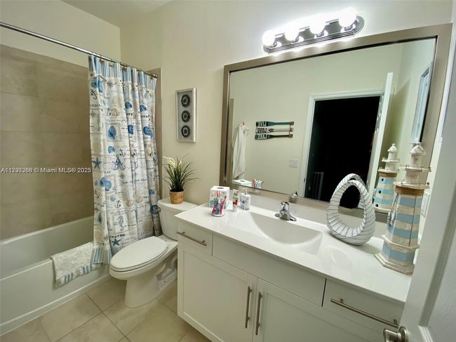 10607 W 34 Th Ct, Townhouse with 3 bedrooms, 3 bathrooms and null parking in Hialeah FL | Image 9