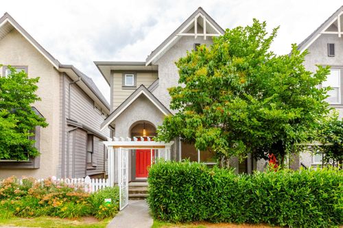 21081 80 Ave, Langley, BC, V2Y0J4 | Card Image