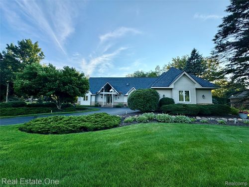 716 Bristol Ln, Clarkston, MI, 48348-3621 | Card Image