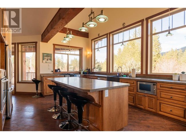 250 1 St Ave, House other with 3 bedrooms, 5 bathrooms and 3 parking in Kootenay Boundary BC | Image 11