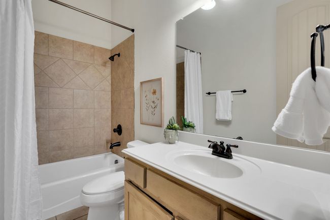 Full bath with vanity and shower / tub combo | Image 29