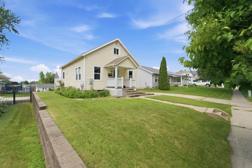1207 6th St, Grundy Center, IA, 50638-1509 | Card Image
