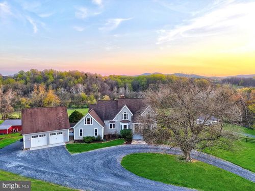 9393 Briar Ln, Delaplane, VA, 20144-1907 | Card Image