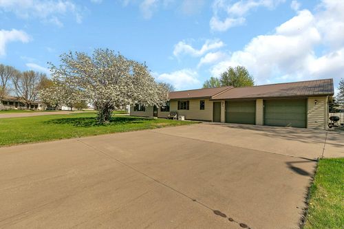 180 Meadowlark Ln Sw, Melrose, MN, 56352-1514 | Card Image