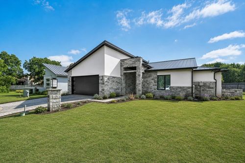 102 Menard Ct, Horseshoe Bay, TX, 78657-2018 | Card Image