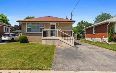 296 Humber Ave, House other with 3 bedrooms, 2 bathrooms and 6 parking in Oshawa ON | Image 1