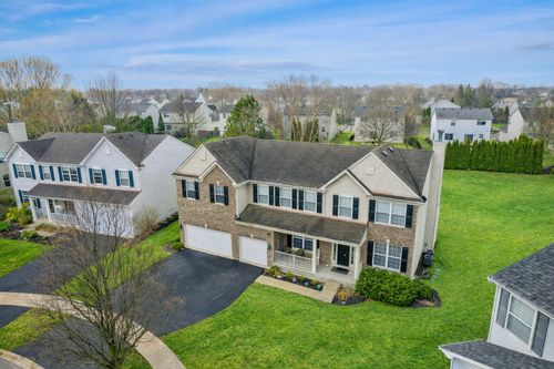 82 Brentwood Dr, Gilberts, IL, 60136-4046 | Card Image