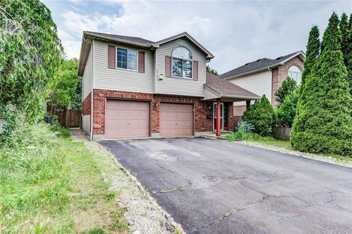 562 Erinbrook Dr, Kitchener, ON, N2E3M8 | Card Image