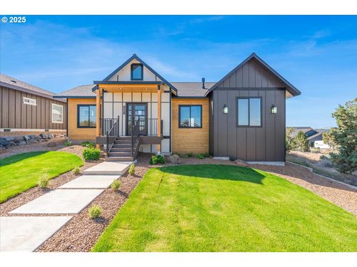 1081 Se Balsamroot Ln, Madras, OR, 97741-1631 | Card Image