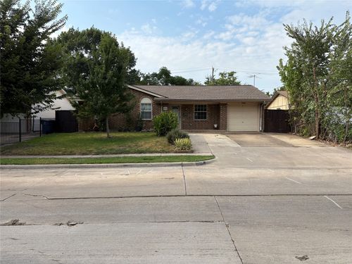 408 Price Dr, Lewisville, TX, 75067-4433 | Card Image