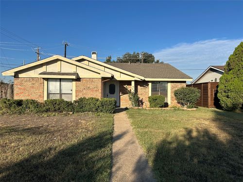 2525 Crown Cir, Garland, TX, 75044-5540 | Card Image