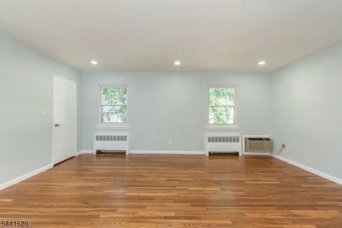 48-32 Wedgewood Dr, Verona, NJ, 07044-2194 | Card Image