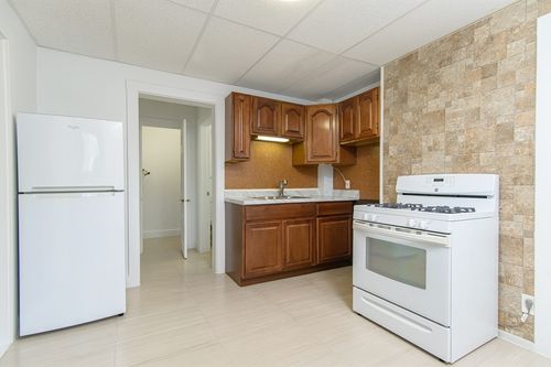 1st-fl-fr-79 School St, Webster, MA, 01570-4384 | Card Image