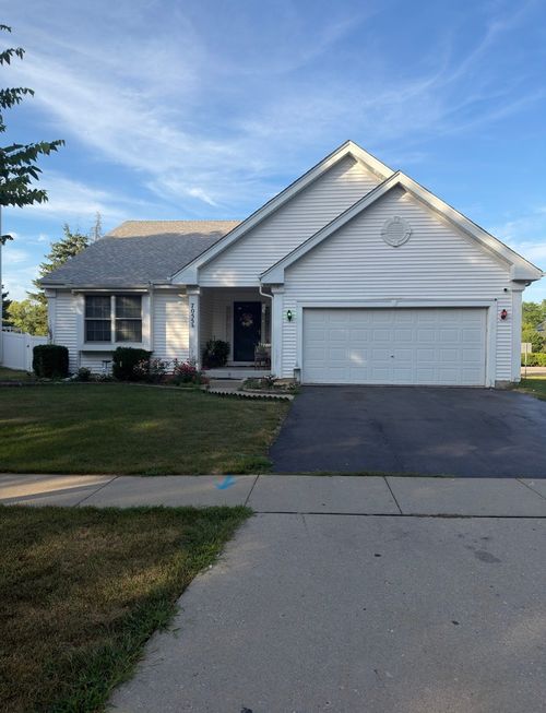 7055 Nathan Ln, Carpentersville, IL, 60110-3368 | Card Image