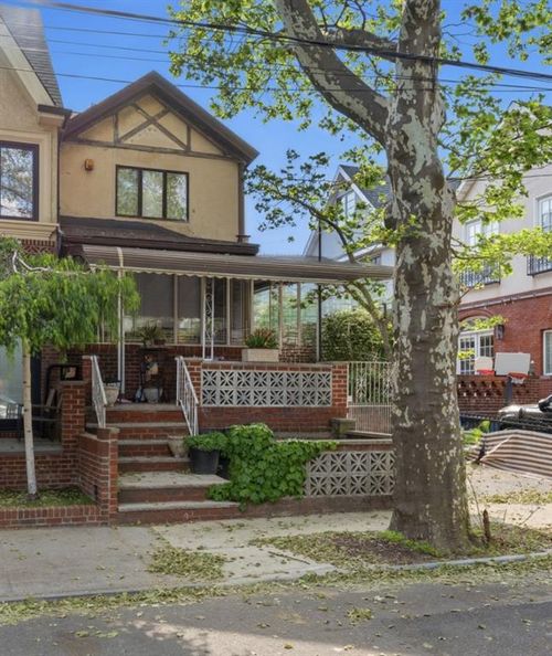2024 E 1st St, Brooklyn, NY, 11223-4027 | Card Image
