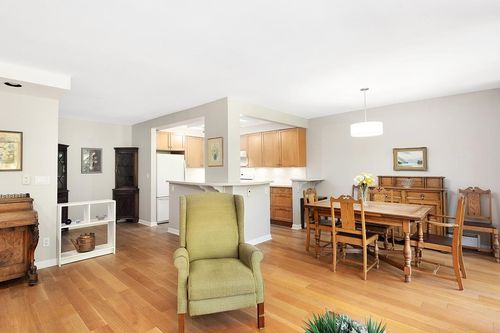 309-4101 Yew St, Vancouver, BC, V6L3B7 | Card Image