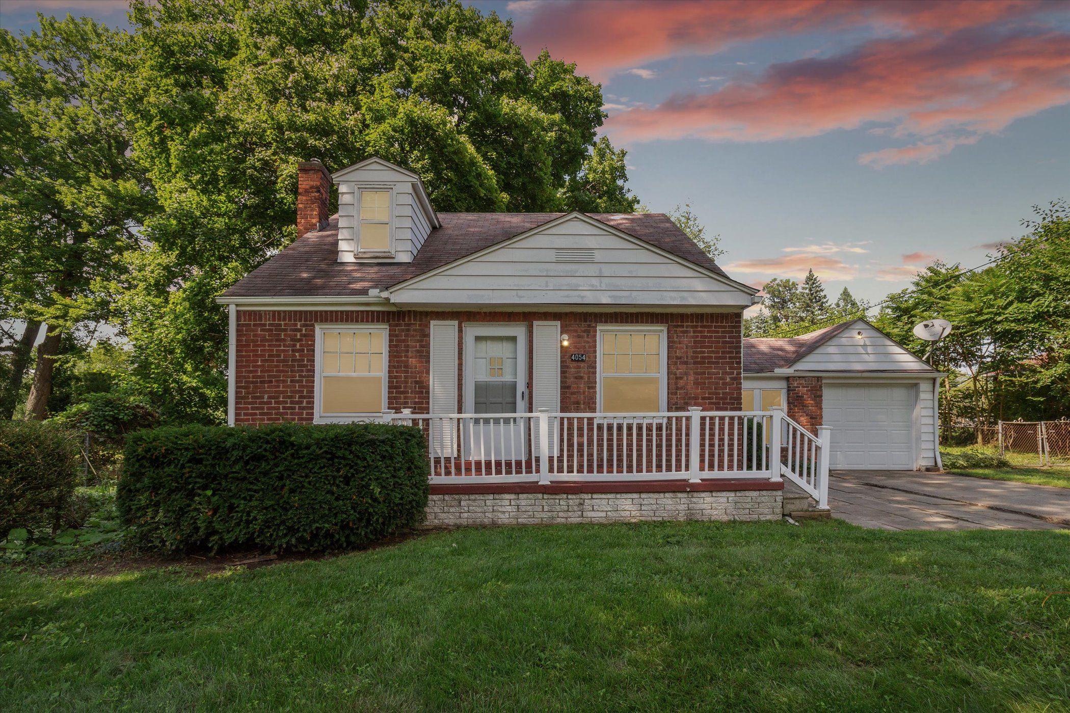 Woodstock Rd, Waterford, MI 48328