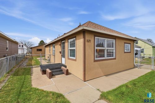 821 N Cliff Ave Avenue, Sioux Falls, SD, 57103 | Card Image