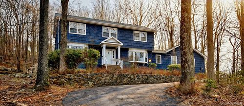 9 Crescent Ln, Putnam Valley, NY, 10579-2606 | Card Image